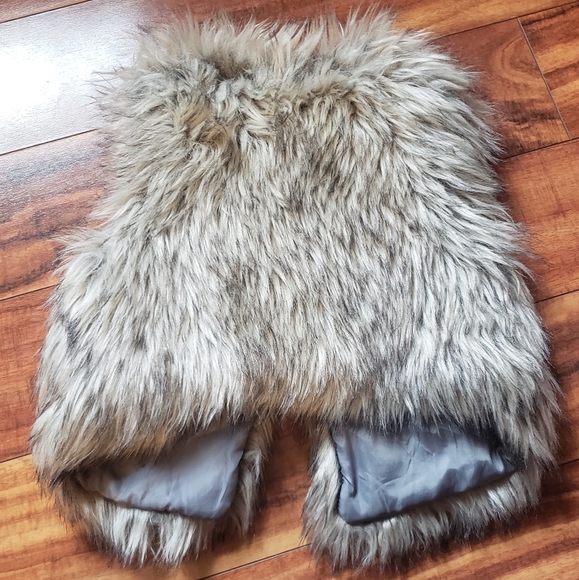 Faux fur 4t child's gray wolf vest SO SOFT & FUN Old Navy - Picture 5 of 7
